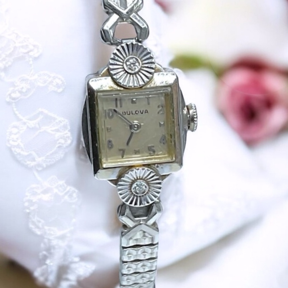 ❤️ WORKINGVintage Bulova Gold .25 CTW Genuine Diamond Watch - Picture 4 of 11